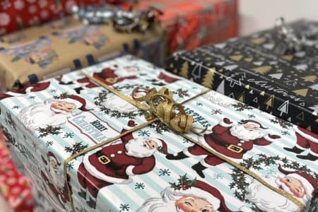 Giving back this holiday season: AmCham EU donates to those in need